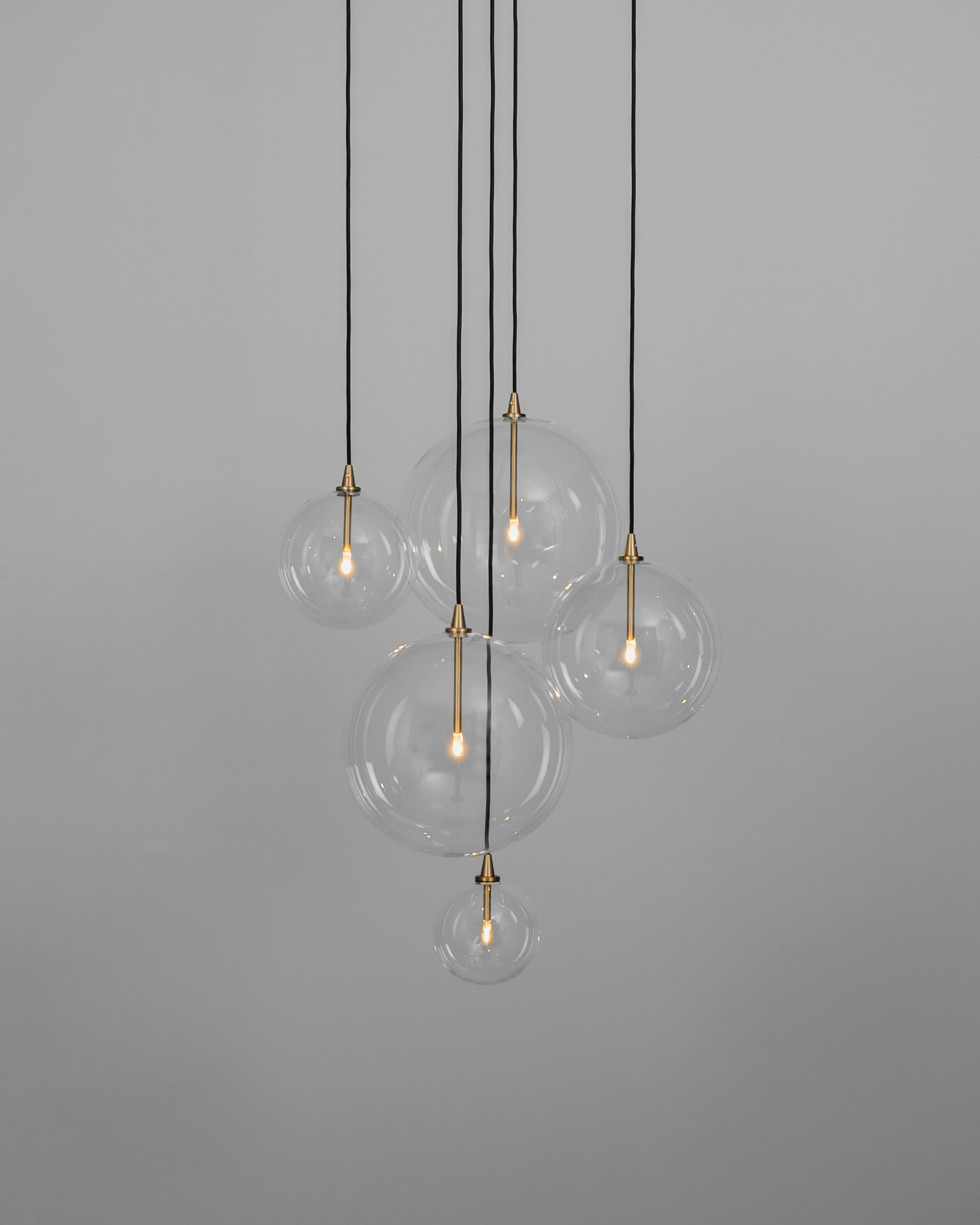 Schwung Cluster 5 Burnished Brass Transparent Globe Mix Chandelier